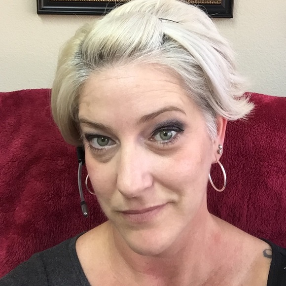 Profile Picture of Kim Crespo (@kcarey0211) on Poshmark