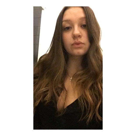 Profile Picture of Shannon Casey (@shannoncaseyy) on Poshmark