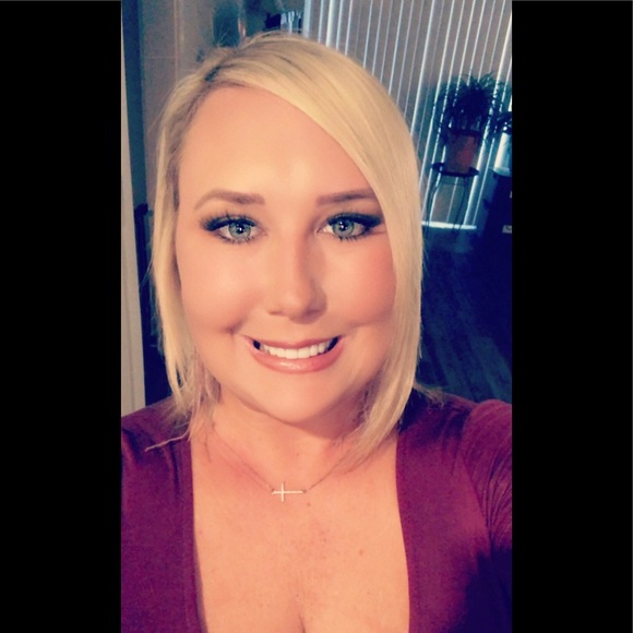 Profile Picture of Lia Rollman (@ljroll31) on Poshmark