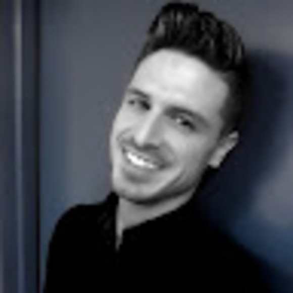 Profile Picture of Adam Ferris (@adamryanferris) on Poshmark