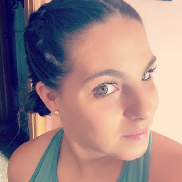 Profile Picture of Jessica Rosenquist (@jessicarosenqui) on Poshmark