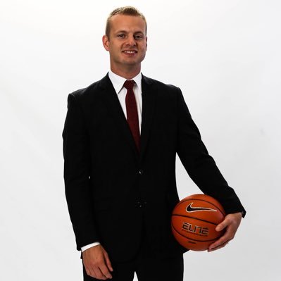 Profile Picture of Scott Gillespie (@SGBasketball5) on Twitter