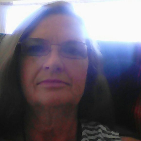 Profile Picture of Debbra Buck (@debbrabunting) on Poshmark