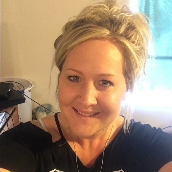 Profile Picture of Jessica Sharp (@jessica1310) on Poshmark