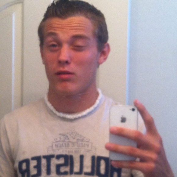 Profile Picture of Ean Poore (@ejackson35) on Poshmark