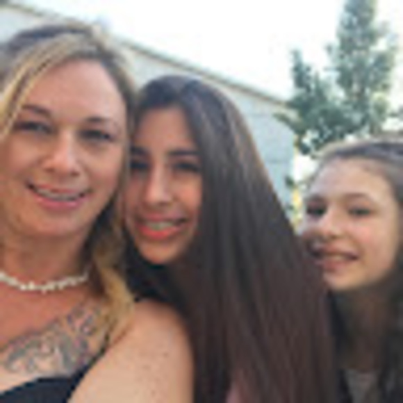Profile Picture of Jennifer Spinabella (@j_spinabella) on Poshmark
