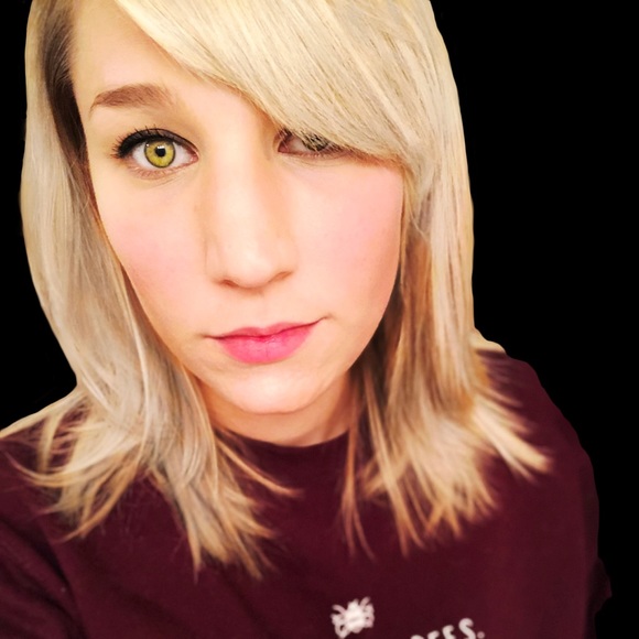 Profile Picture of Hannah Nyström (@hannah_nystrom) on Poshmark