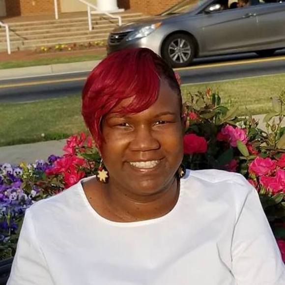 Profile Picture of Lawanda Wiggs (@tootsitay) on Poshmark