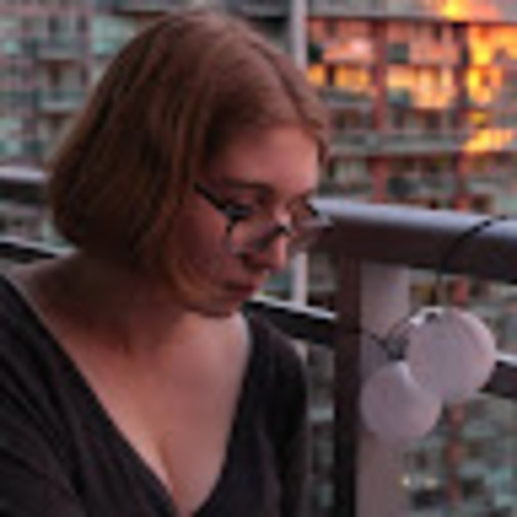 Claire Vandriel - Poshmark Profile Picture of Claire Vandriel (@blearybee) on Poshmark