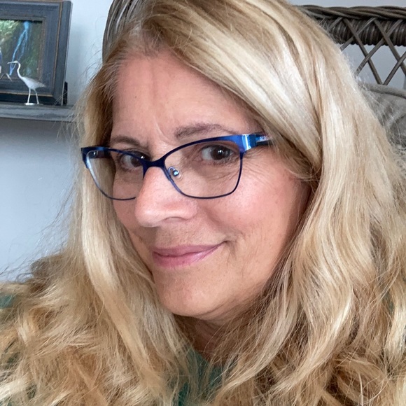 Profile Picture of Kate Lenert (@k8lener) on Poshmark