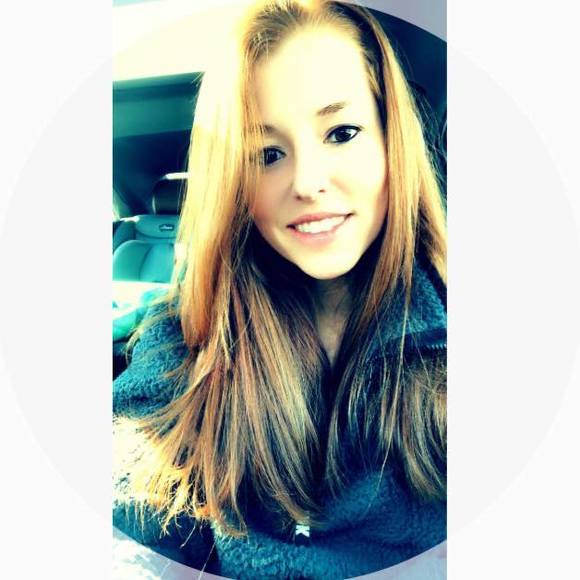 Profile Picture of Stephanie Sutton (@stephsutt13) on Poshmark