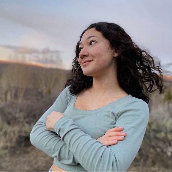 Profile Picture of Val Alvarez (@madprado19) on Poshmark