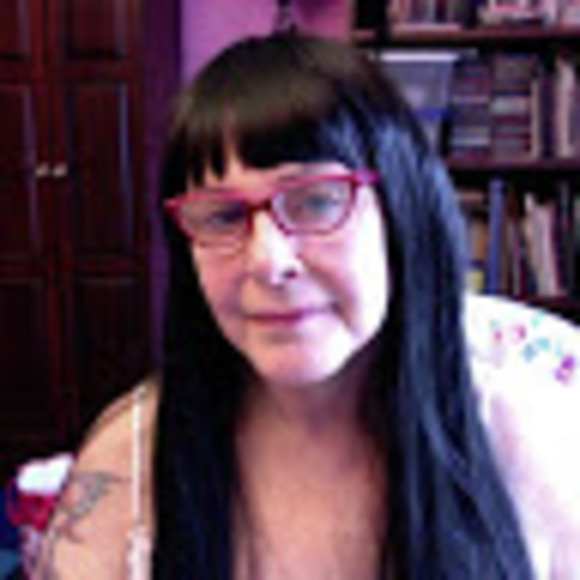 Profile Picture of Joy Leftow (@joyleftow) on Poshmark