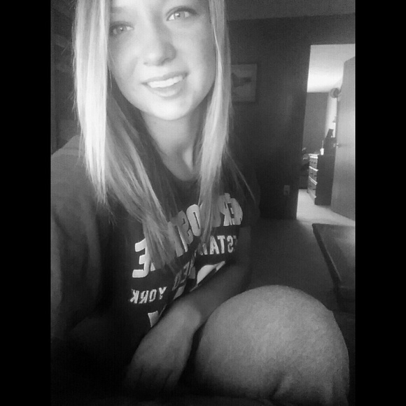 Profile Picture of Jamie Zemaitis (@jazemaitisxoxo) on Poshmark