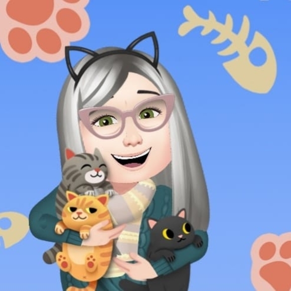 Profile Picture of Karen Larsen (@karenlarsen330) on Poshmark