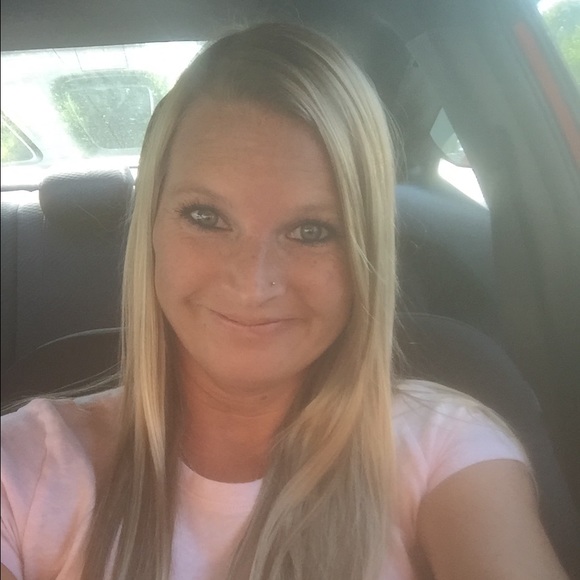 Profile Picture of Crystal Grayson (@grayson_c) on Poshmark