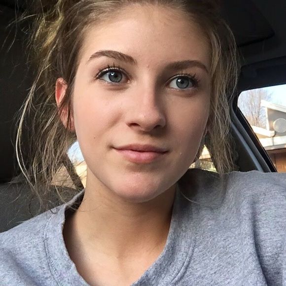 Profile Picture of Lucy Watson (@lucynwatson) on Poshmark