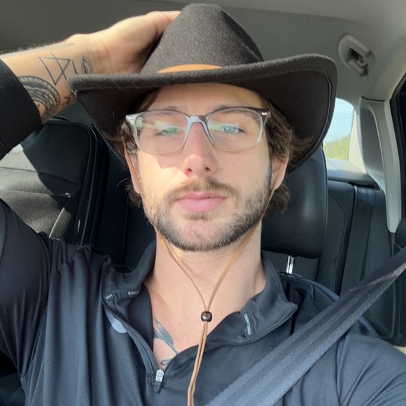 Profile Picture of Tyler Ward (@tyward627) on Poshmark