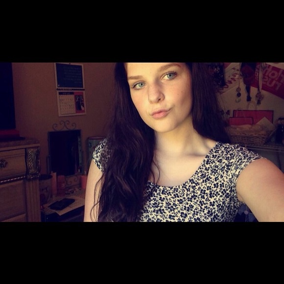 Profile Picture of Mina Whitehead (@mina_whitehead) on Poshmark