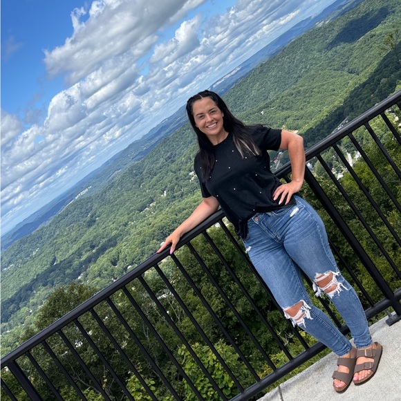 Profile Picture of Monica May (@monica_keitha) on Poshmark