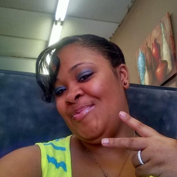 Profile Picture of Melissa Gibbs (@lissa092364) on Poshmark