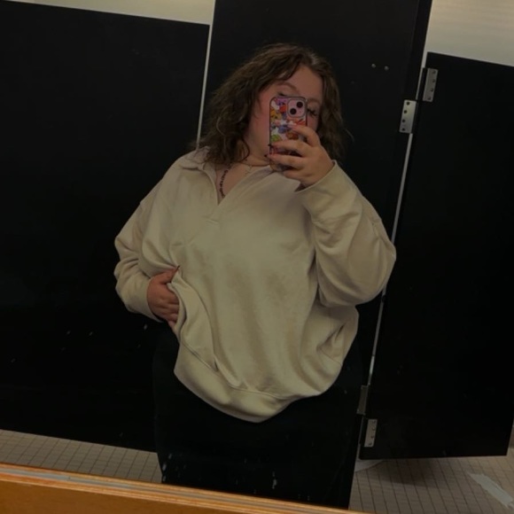 Profile Picture of Andrea Yoder (@andreayoder462) on Poshmark