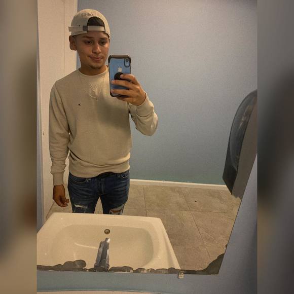 Profile Picture of Daniel Chinchilla (@danielchinchill) on Poshmark