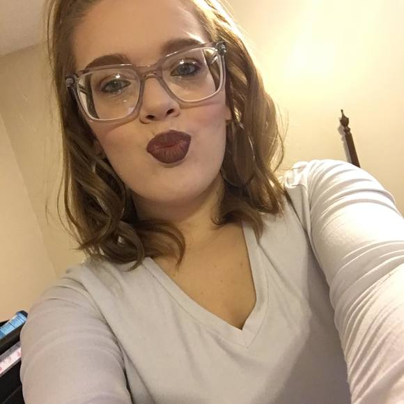 Profile Picture of Bryttnee Jones (@bryttcheyenne) on Poshmark