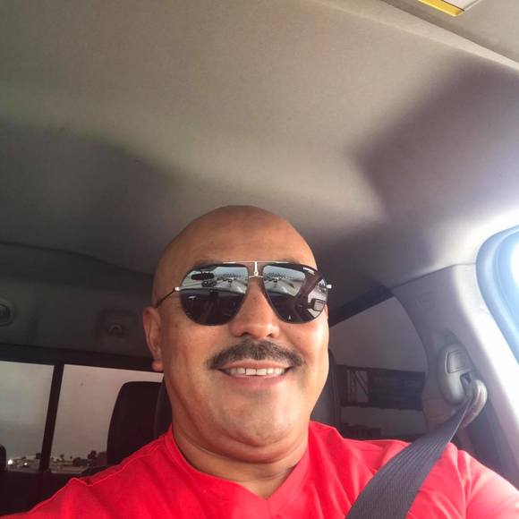 Profile Picture of Roberto Renderos (@robertorenderos) on Poshmark