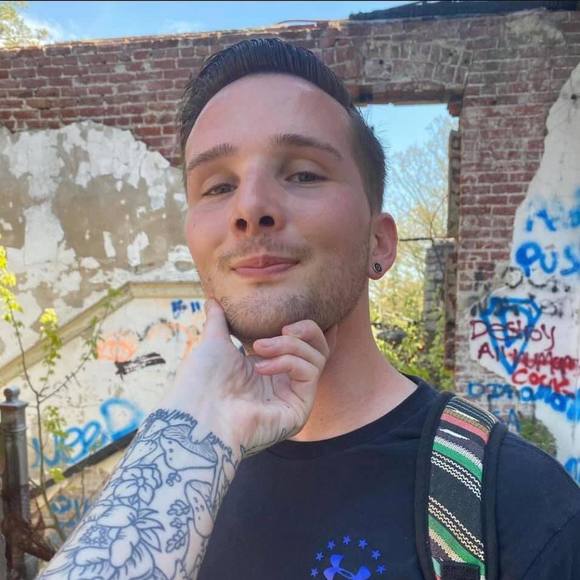 Profile Picture of Carol Curreri (@qpidsarrow64) on Poshmark