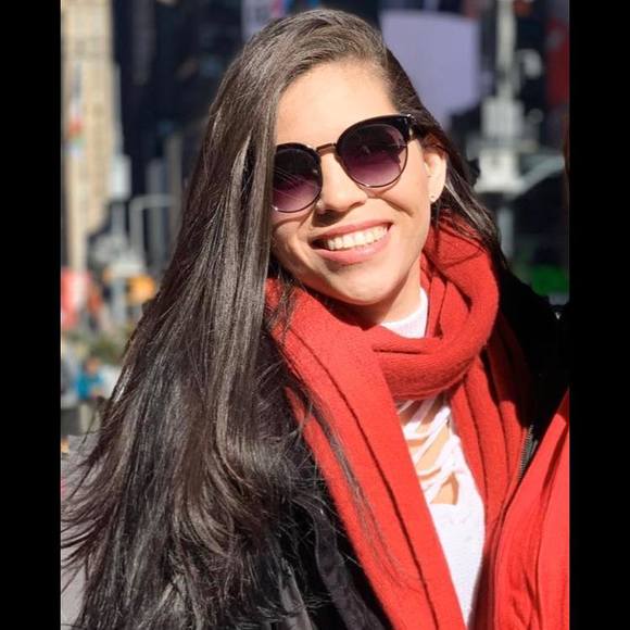 Profile Picture of Raphaela François (@raphaelafran564) on Poshmark