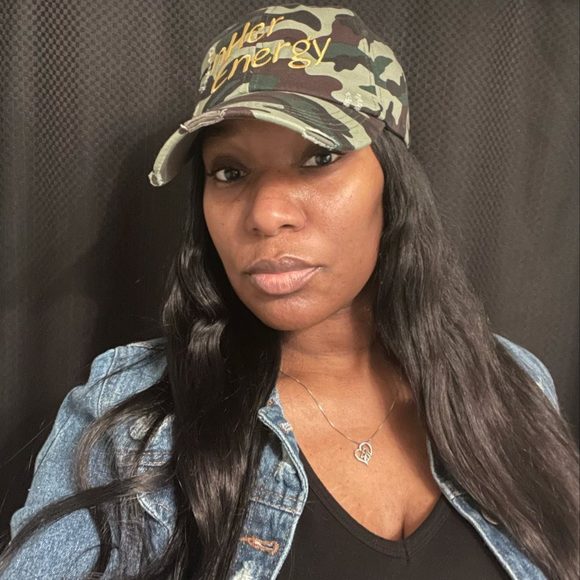 Profile Picture of Tishema Newme peoples (@mrspeoples1) on Poshmark