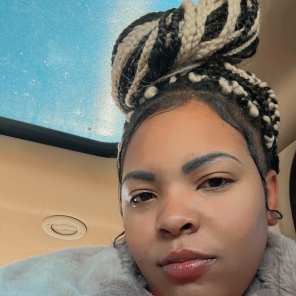 Profile Picture of Haila Mendez (@hailamendez) on Poshmark