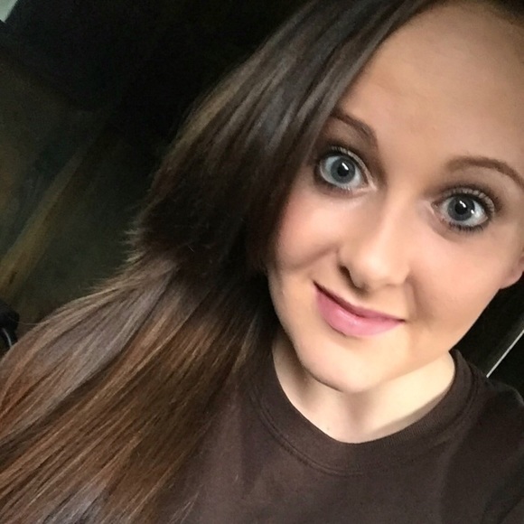 Profile Picture of Samantha Jenkins (@s_jenkins) on Poshmark