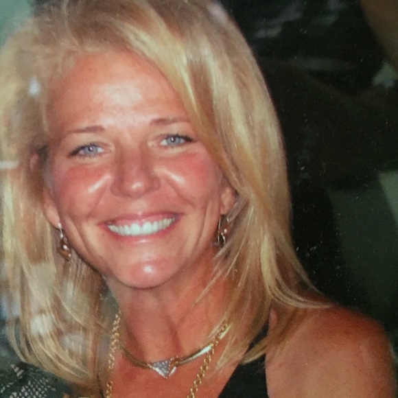 Profile Picture of Pat Carzoli (@golftennisgirl) on Poshmark