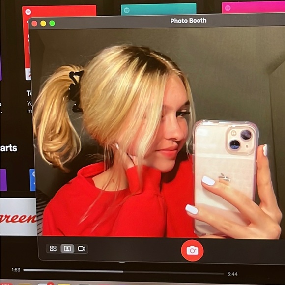 Profile Picture of Kasia Kruszewska (@kasiaaaxo) on Poshmark