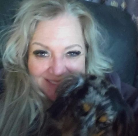 Profile Picture of Laurie Hixson (@lhixson48) on Poshmark