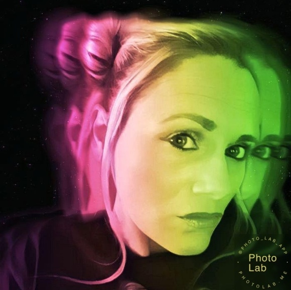 Profile Picture of Amanda Bradshaw (@mandib22011) on Poshmark
