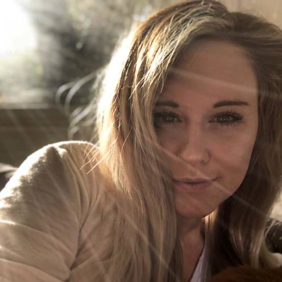 Profile Picture of Samantha Kesselman (@samanthakesselm) on Poshmark