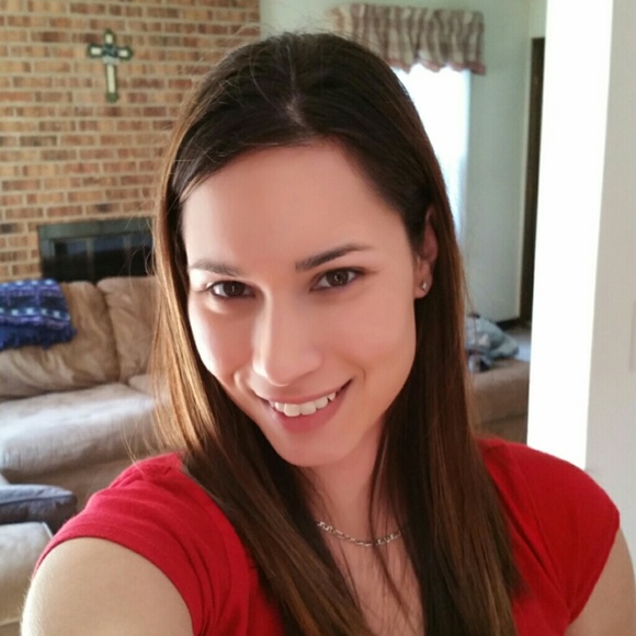 Profile Picture of Nikita Hixon-malczyk (@nikita0412) on Poshmark