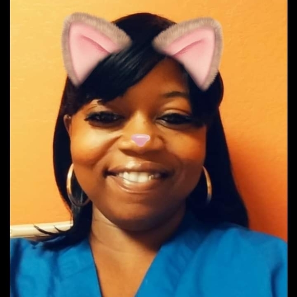 Profile Picture of Shell Shell (@shellshell832) on Poshmark