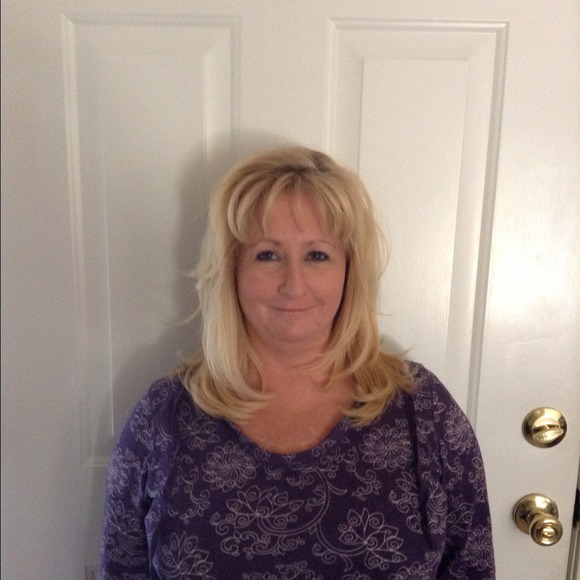 Profile Picture of Mary Hoethke (@maryhoet517) on Poshmark