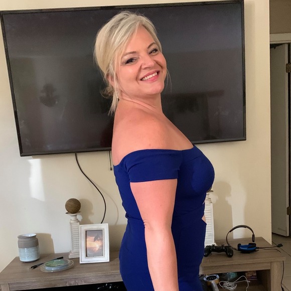 Profile Picture of Alesia Loudy (@eclou) on Poshmark