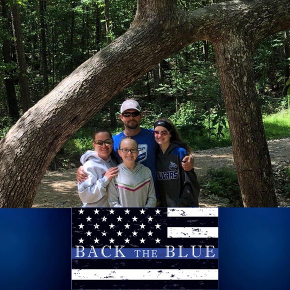 Profile Picture of Donna Hull (@dlhull78) on Poshmark