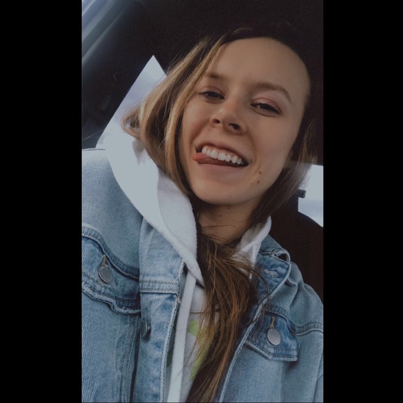 Profile Picture of Madison Bohrer (@m_bohrer) on Poshmark