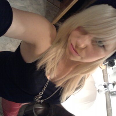 Profile Picture of @nn3 (@AnneHixD) on Twitter