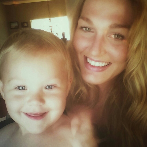 Profile Picture of Kristi Axley (@kaxley) on Poshmark