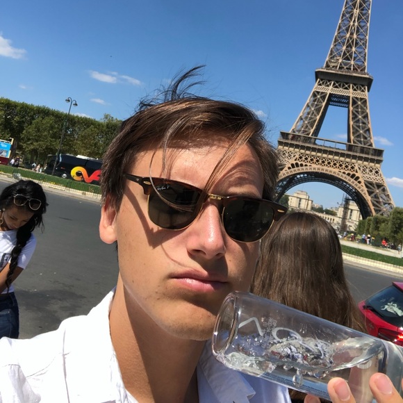 Andrew Hicho - Poshmark Profile Picture of Andrew Hicho (@hichoa) on Poshmark