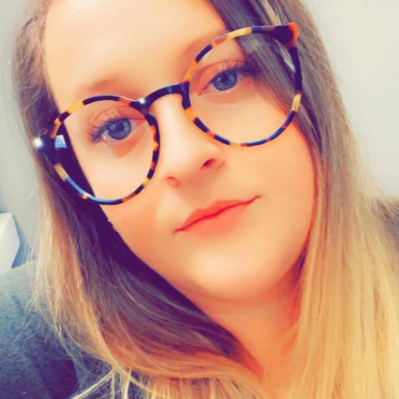 Profile Picture of Anet Zubek (@anetzubek) on Poshmark