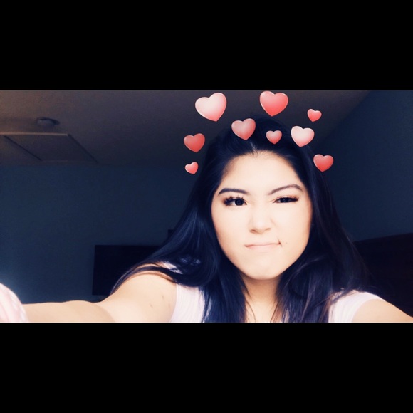 Profile Picture of Lily Elfner (@theelilyelfner) on Poshmark